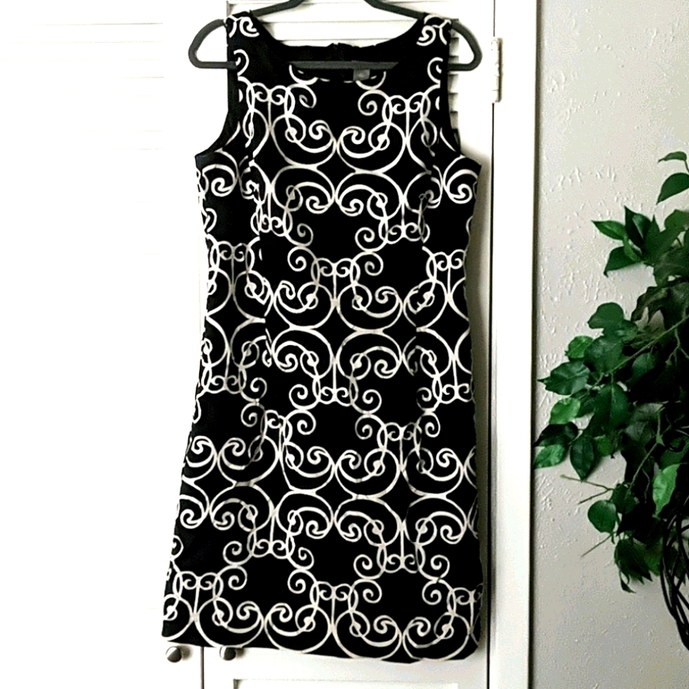 Ann Taylor Sheath Sleeveless Swirl Dress